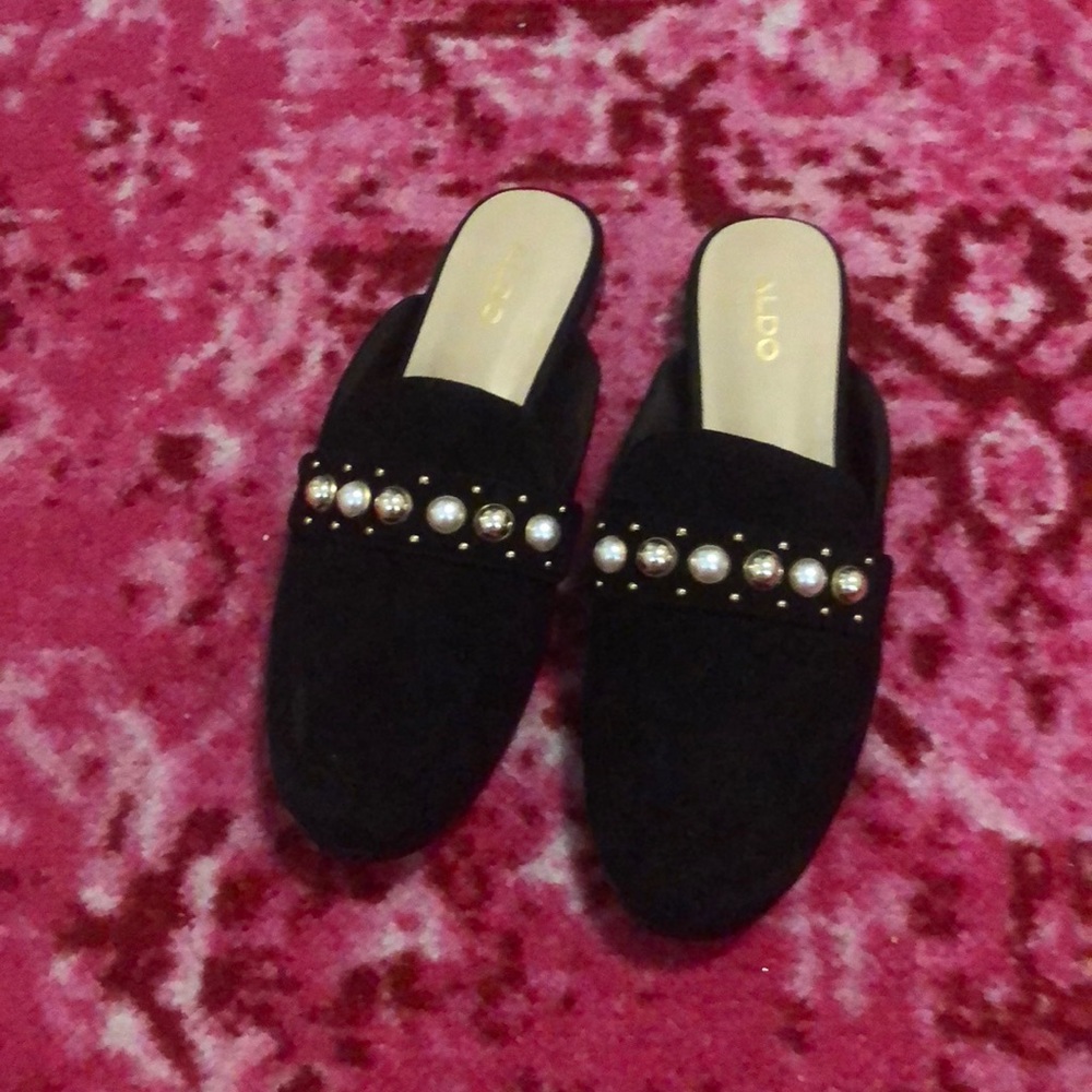 Adorable, barely worn slip on shoes